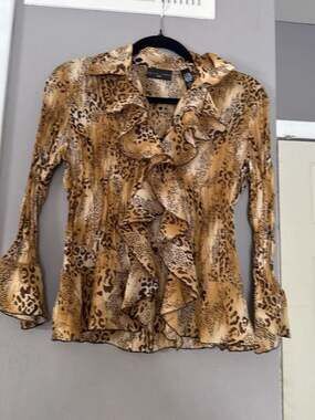 Apostrophe Petite Leopard Print Accordion Pleat Ruffle Blouse